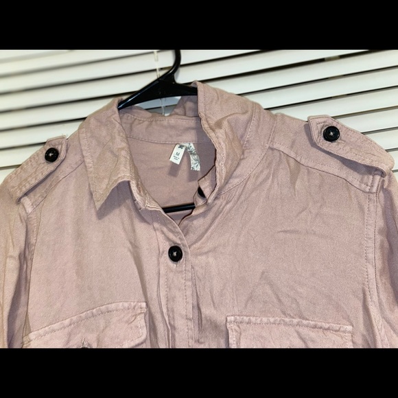 Button up - Picture 3 of 3